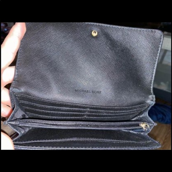 Michael Kors Hand Wallet - Picture 2 of 2